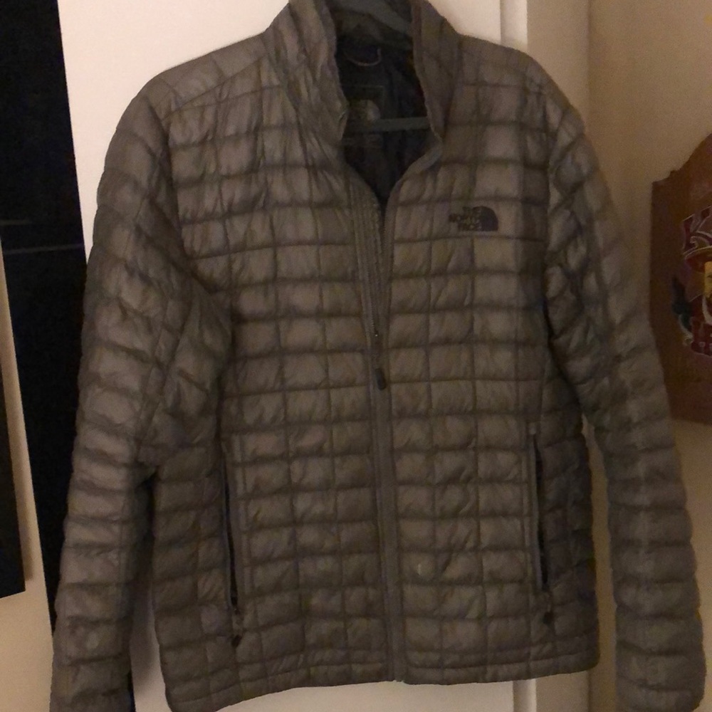 Men’s North Face puffer jacket
